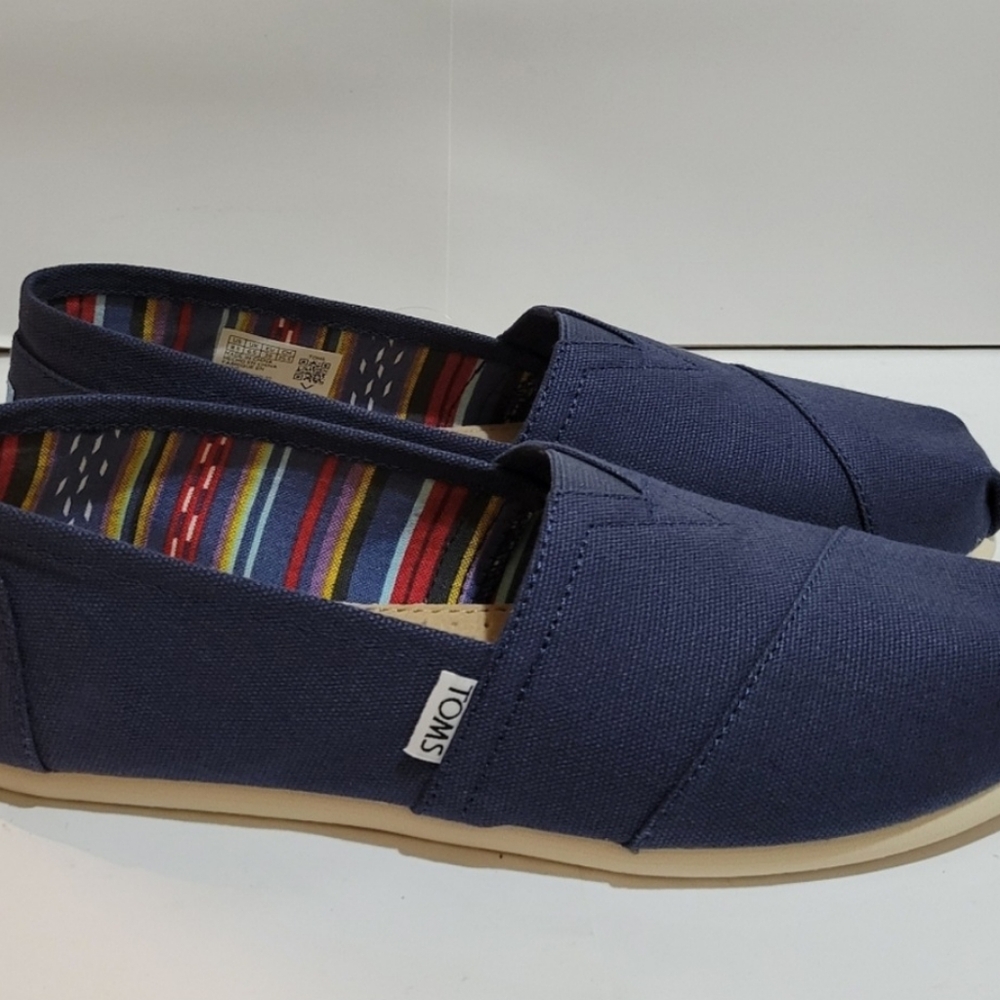 TOMS NWT in Box Navy canvas slip ons - Picture 3 of 13